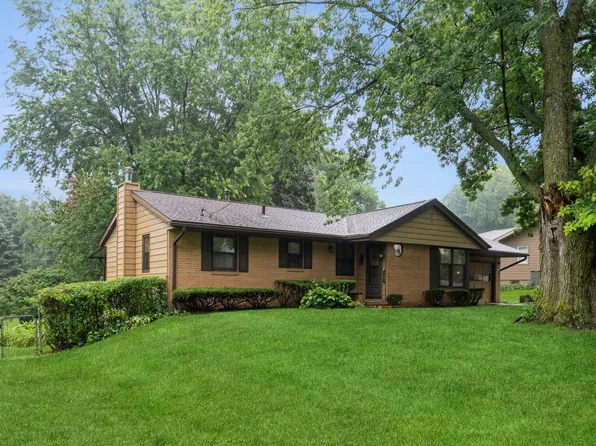 1053 24th St, West Des Moines, IA 50266