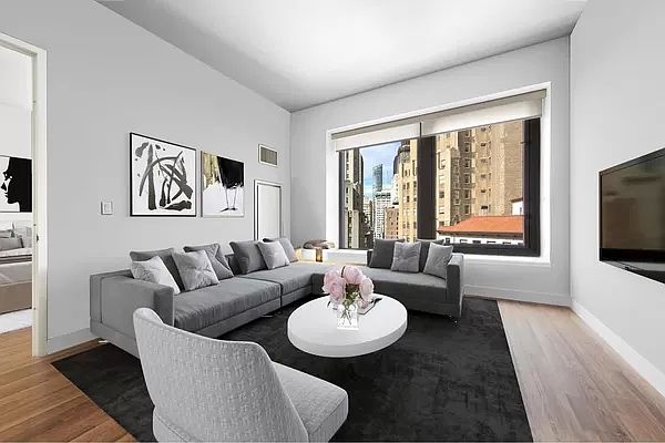 1st image of 75 Wall St APT 28G