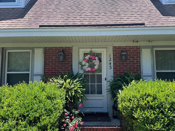 1243 Oakcrest Dr, Charleston, SC 29412