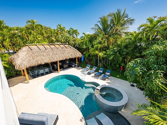 2nd image of 1716 Laird St