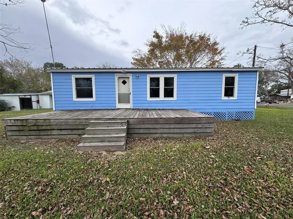 902 1st St, Louise, TX 77455