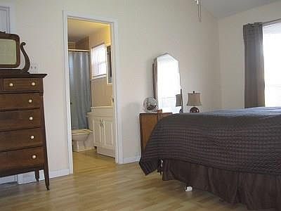5th image of 1004 Acorn Oaks Dr