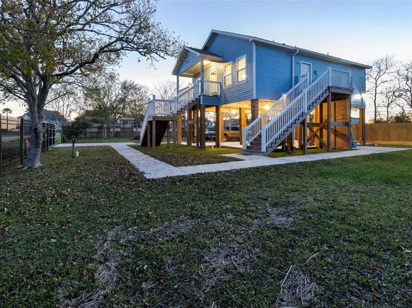 1126 3rd St, Dickinson, TX 77539