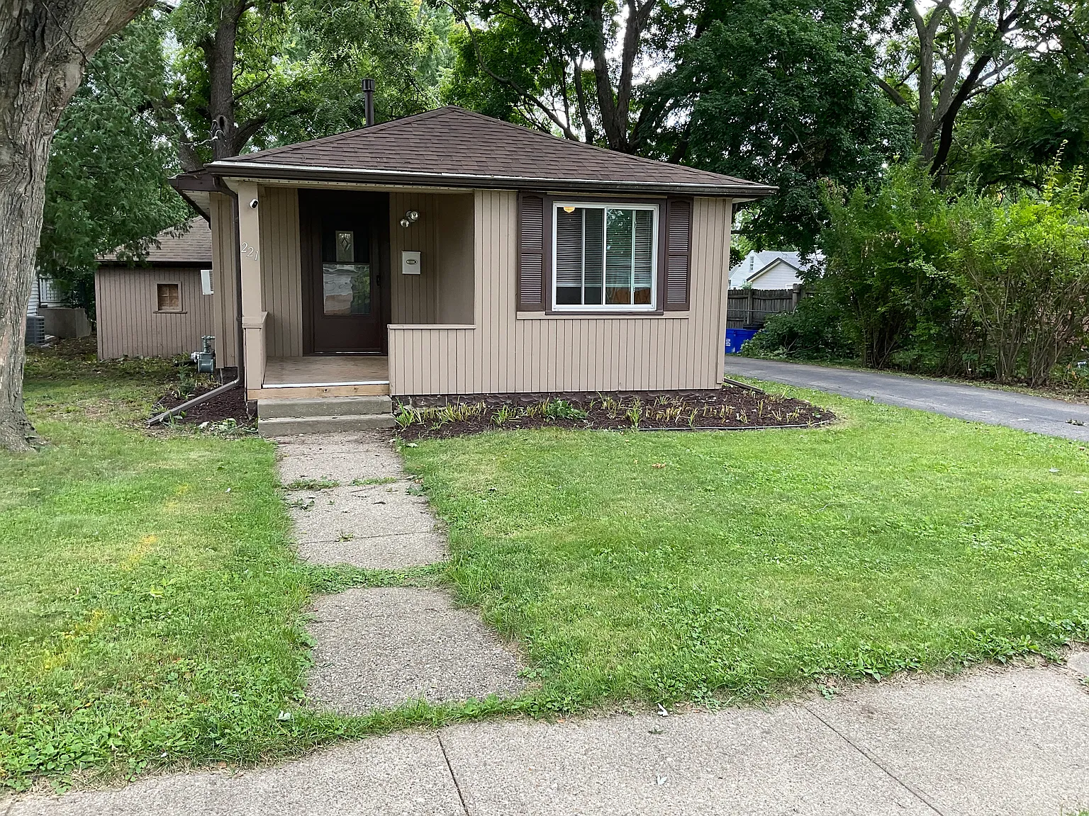 2 bed, 670 sqft, $1,325 — Photo 1