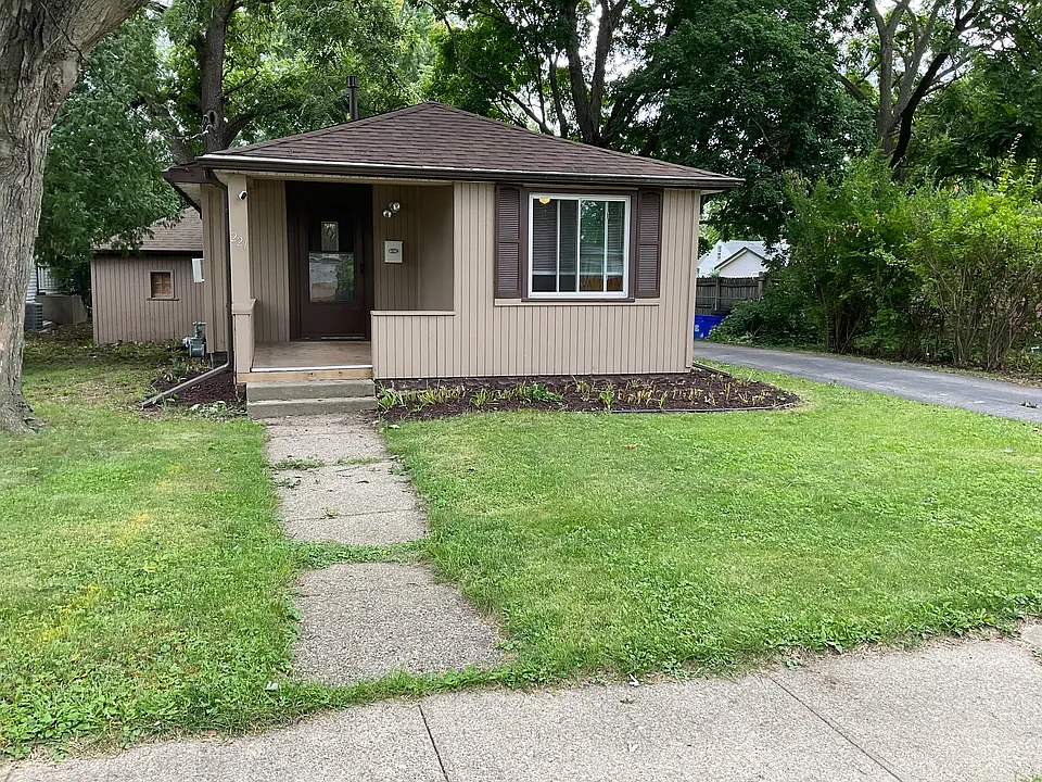 221 Grand Ave