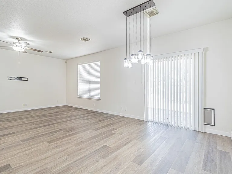 213 Tapwood Ln — Photo 31
