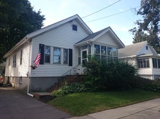 8 Brier Rd, West Roxbury, MA 02132