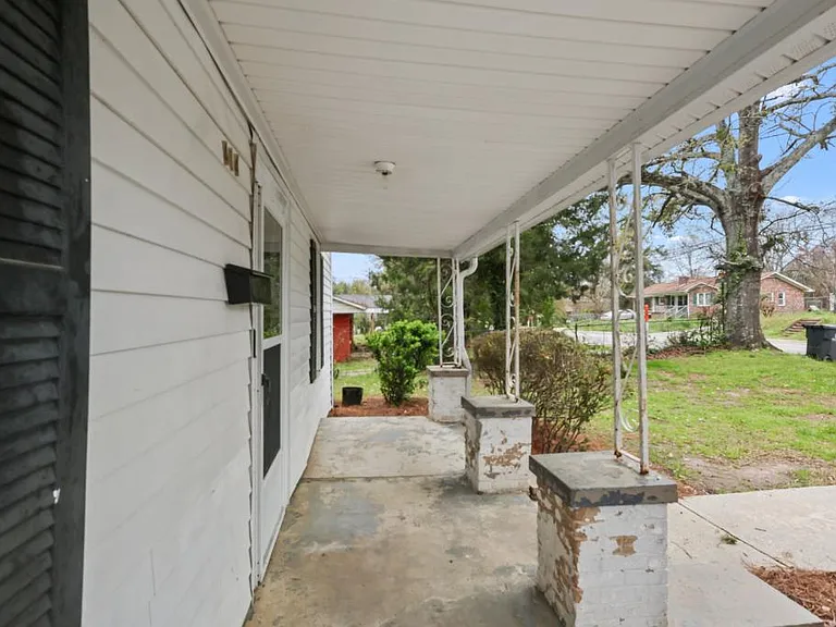 414 Cambridge St — Photo 6