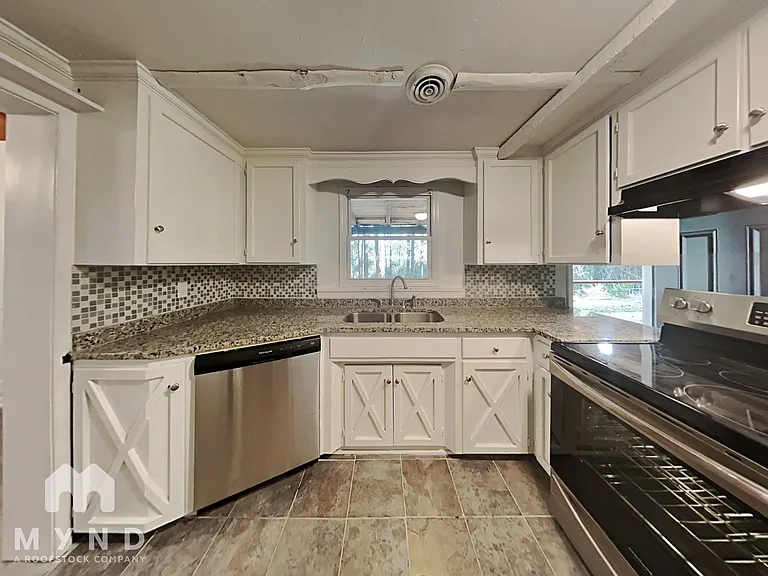 137 Roebuck Dr — Photo 5