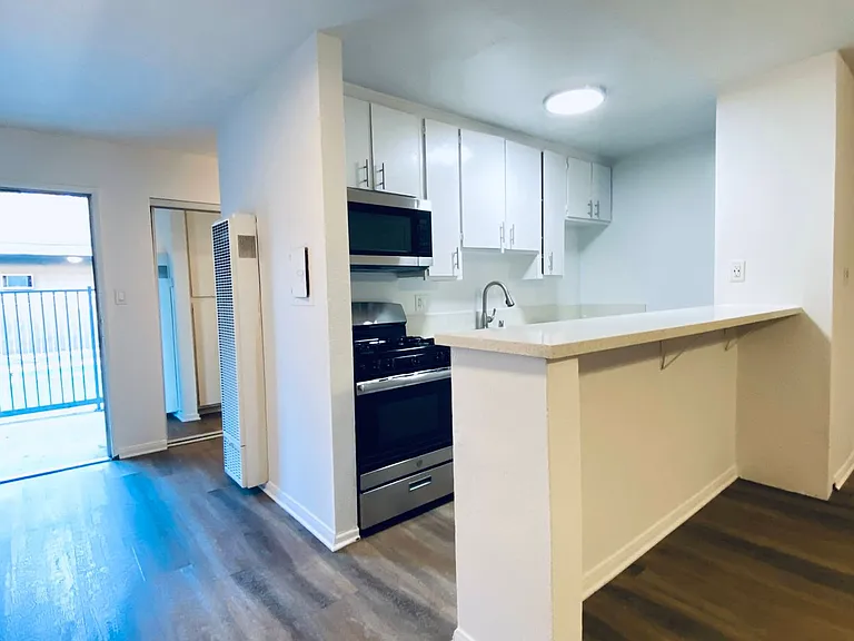 6736 Cleon Ave — Photo 64
