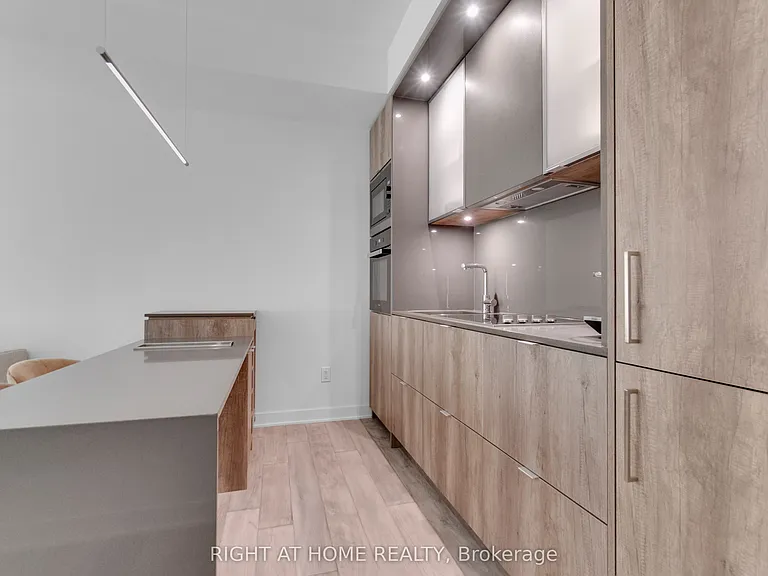 11 Yorkville Ave #2113 — Photo 16