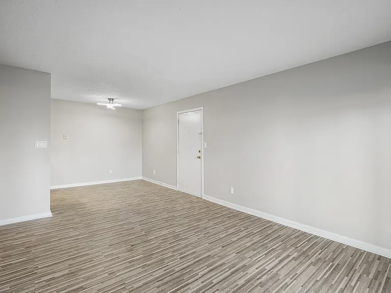 Green Valley Apartments — Photo 6