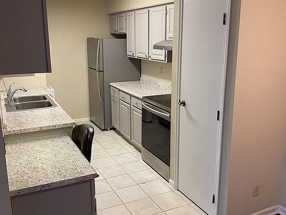 3rd image of 2601 W Willowlake Dr APT 18