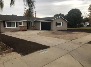 795 E Adelaide Way, Dinuba, CA 93618