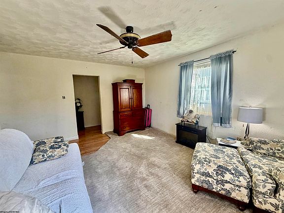 3rd image of 611 Saxman St