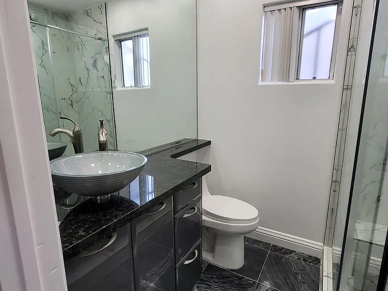 1259 Bonnie Brae St — Photo 15