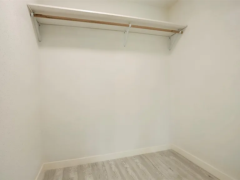 7926 Windy Creek Dr — Photo 33