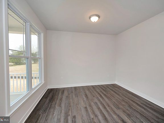 5th image of 623 Walnut Dr