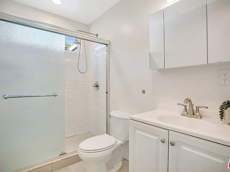 17527 Haynes St — Photo 11