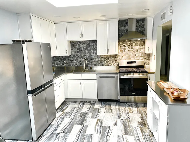 3632 N Schevene Blvd — Photo 1