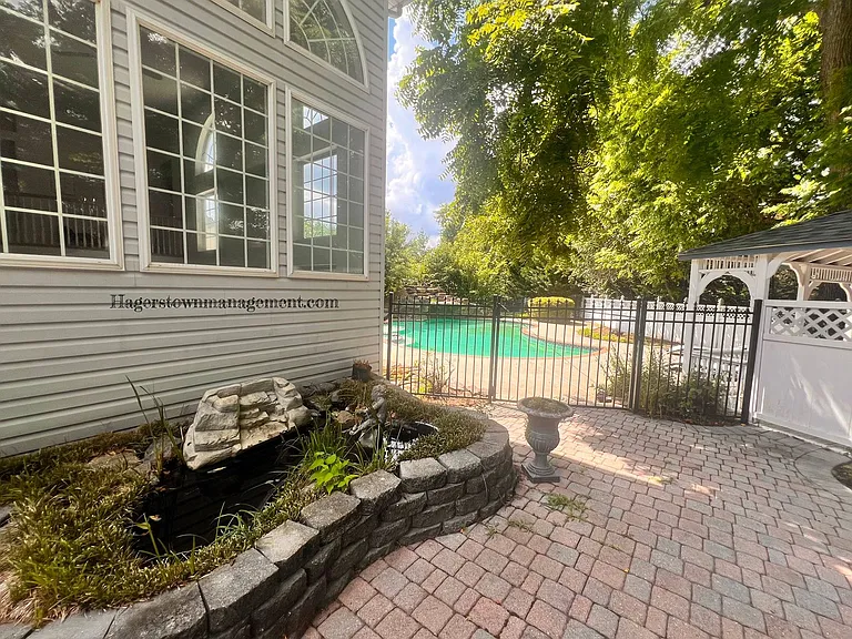 11507 Rolling Green Ct — Photo 6