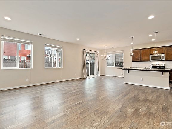 5th image of 9022 Silverspot Drive SE
