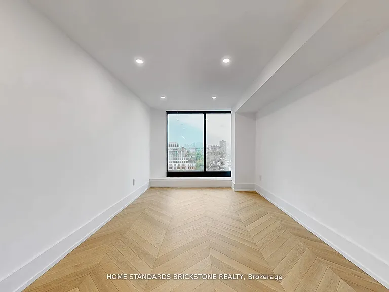 110 Bloor St W #1009 — Photo 26