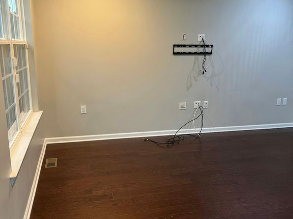 47 Nelson Dr #1