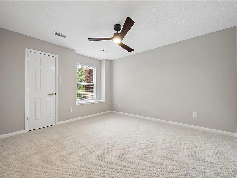 1306 Hunter Wood Dr — Photo 38