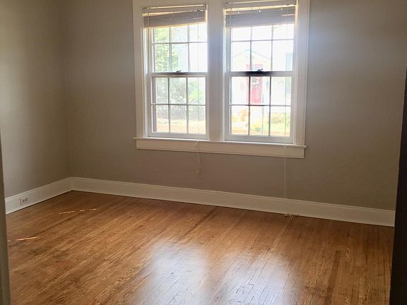 4th image of 927 Wood Ave