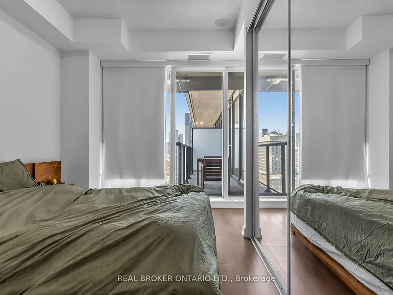 297 College St #1503 — Photo 13