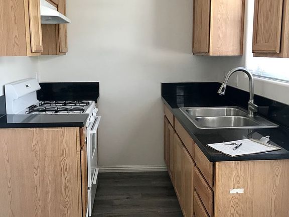 5th image of 267 E Villa St Unit 3