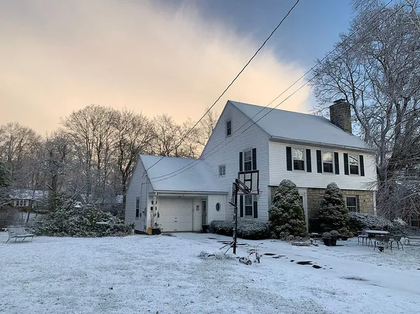 11 Lawncrest Rd, Danbury, CT 06810