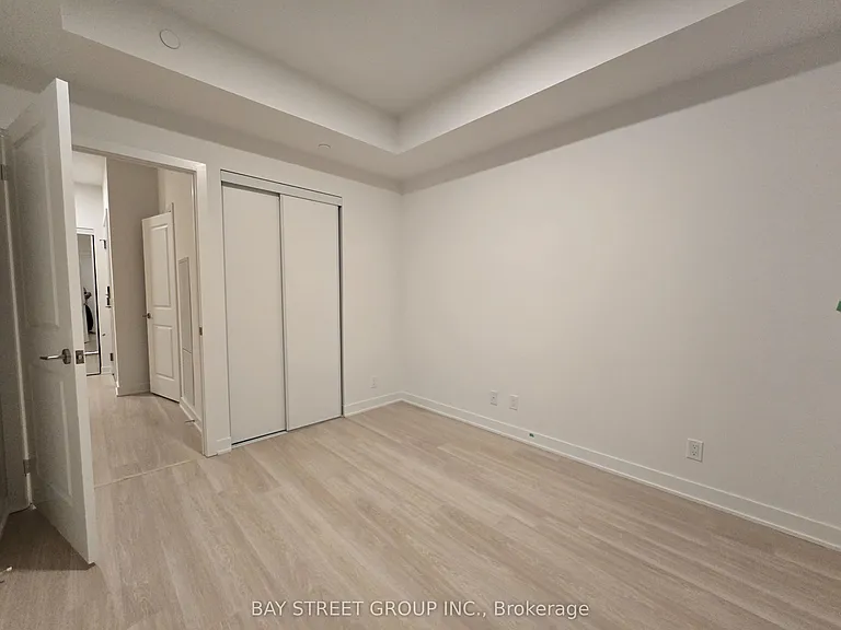 50 Upper Mall Way #1806B — Photo 2
