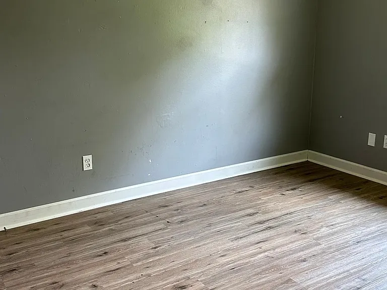 121 E Watrous Ave — Photo 9
