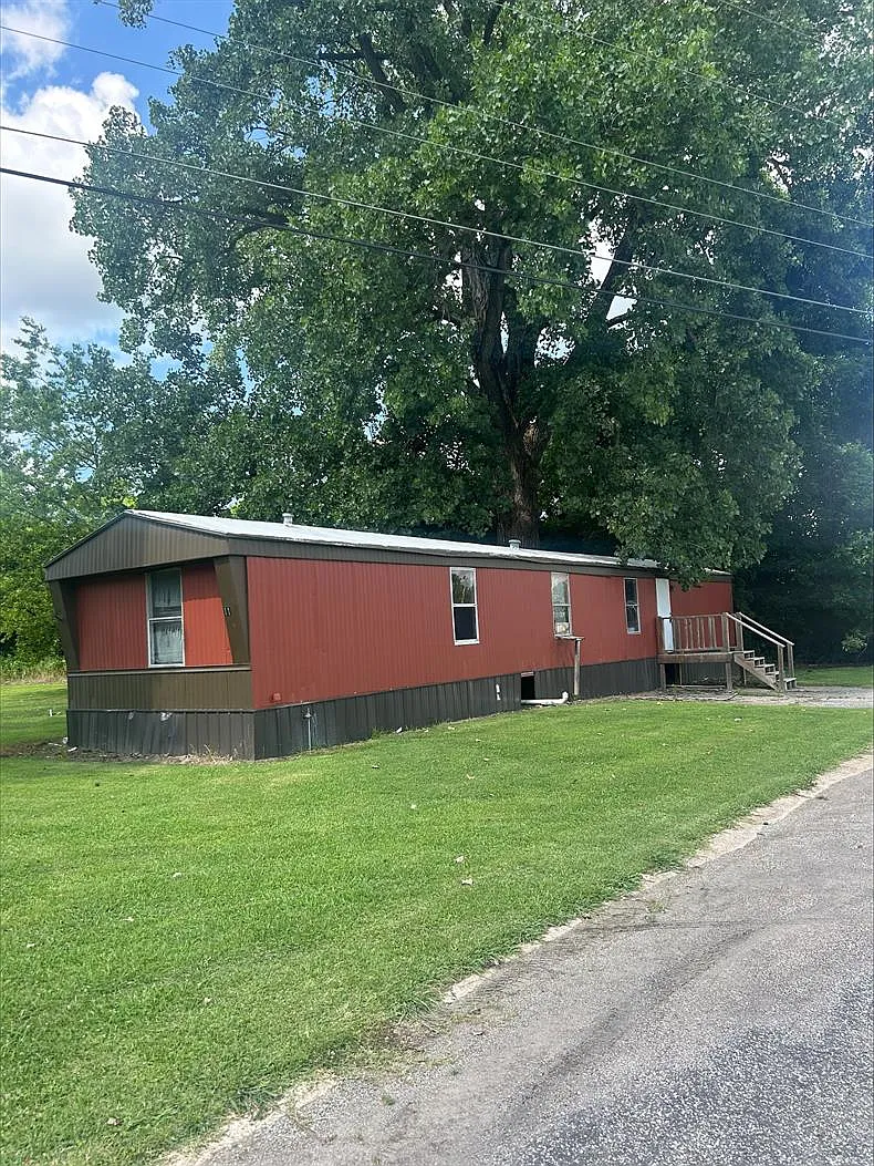 3 bed, $400 — Photo 1