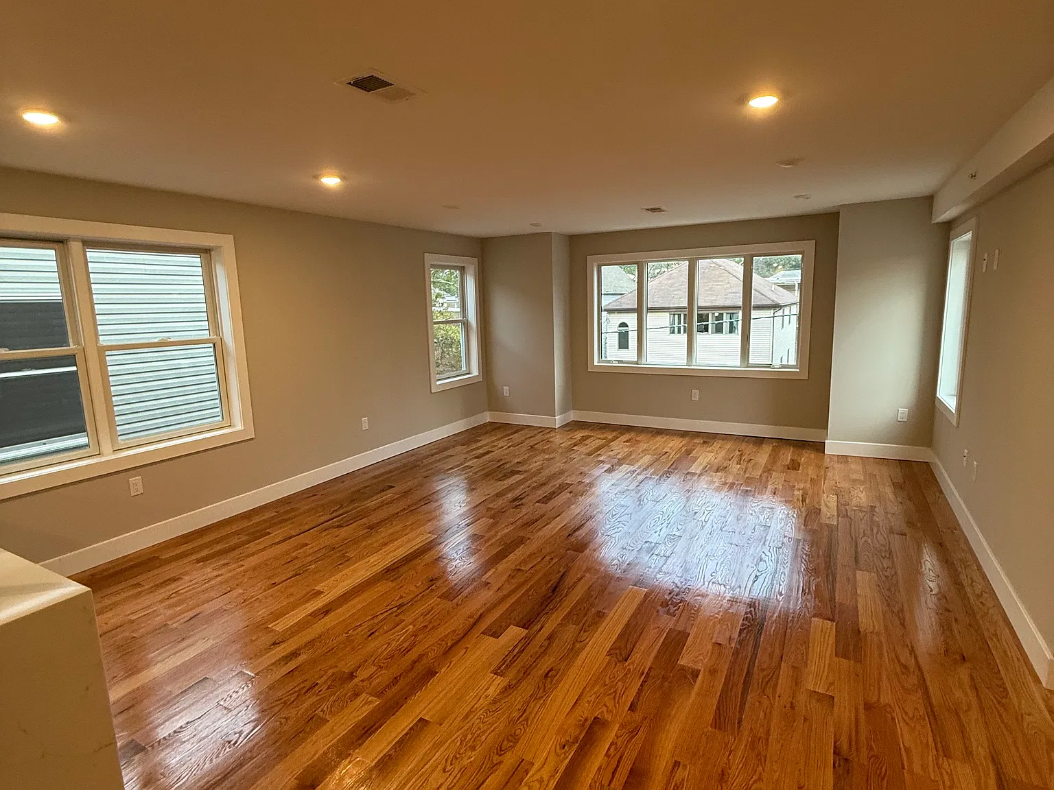 4 bed, $3,700 — Photo 3