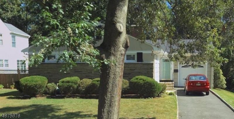 1st image of 24 Canterbury Ln
