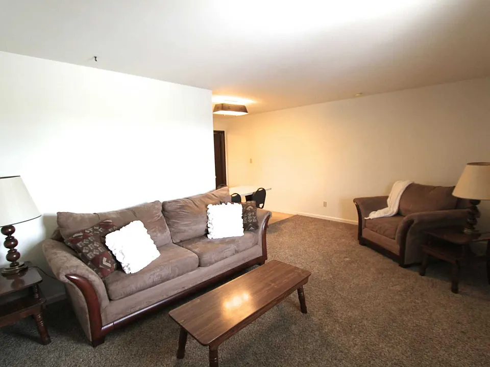 Stateline Apartments