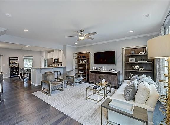 4th image of 1213 Queen Lyon Ct
