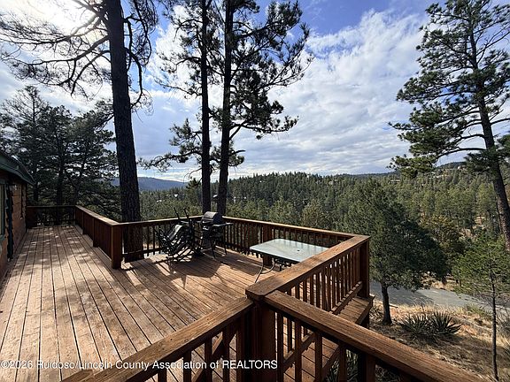 2nd image of 104 Pine Lodge Dr
