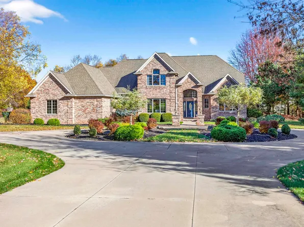 8224 Golf Course Dr, Neenah, WI 54956