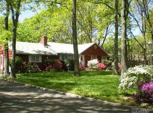 10 Laurel Dr, Smithtown, NY 11787