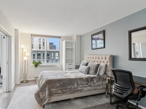 275 Greenwich Street image 1 of 14