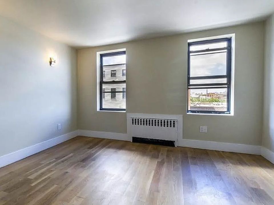 1st image of 338 Melrose St APT 1R