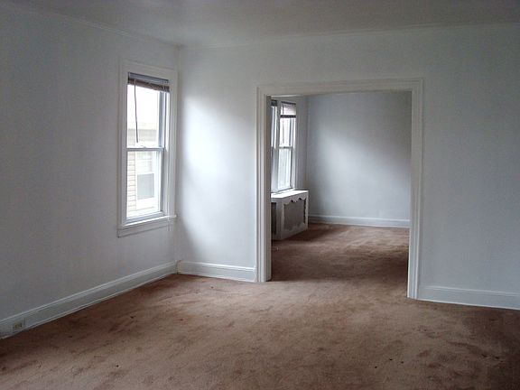 3rd image of 121 Sweetfield Cir