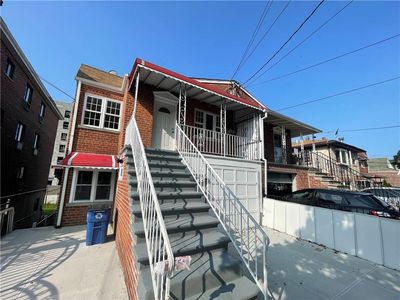 1044 E 211th Street, Bronx, NY, 10469