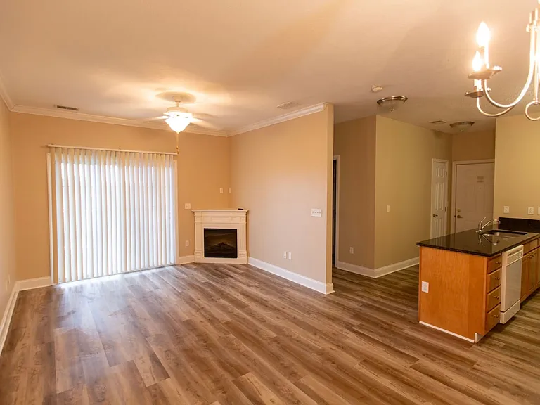 103 Parkview Dr #203 — Photo 3