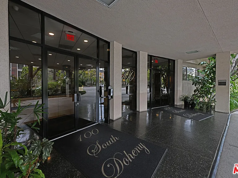 100 S Doheny Dr #424 — Photo 23
