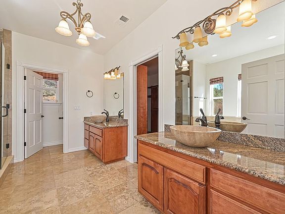 5th image of 3430 Hilton Way